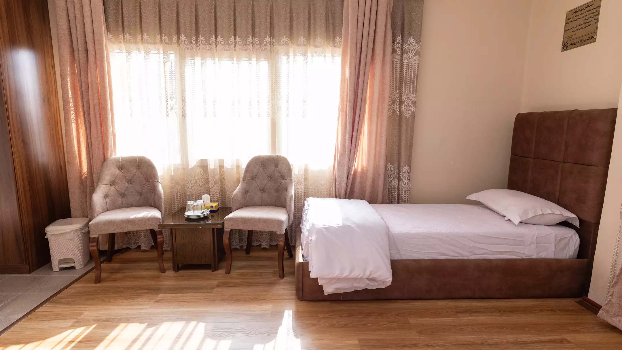 Alibaba https://cdn.alibaba.ir/ostorage/hotel-accommodation-images/674abf8e7e75320ec907f25a_هتل دریا - اتاق سه تخته سینگل (2).webp